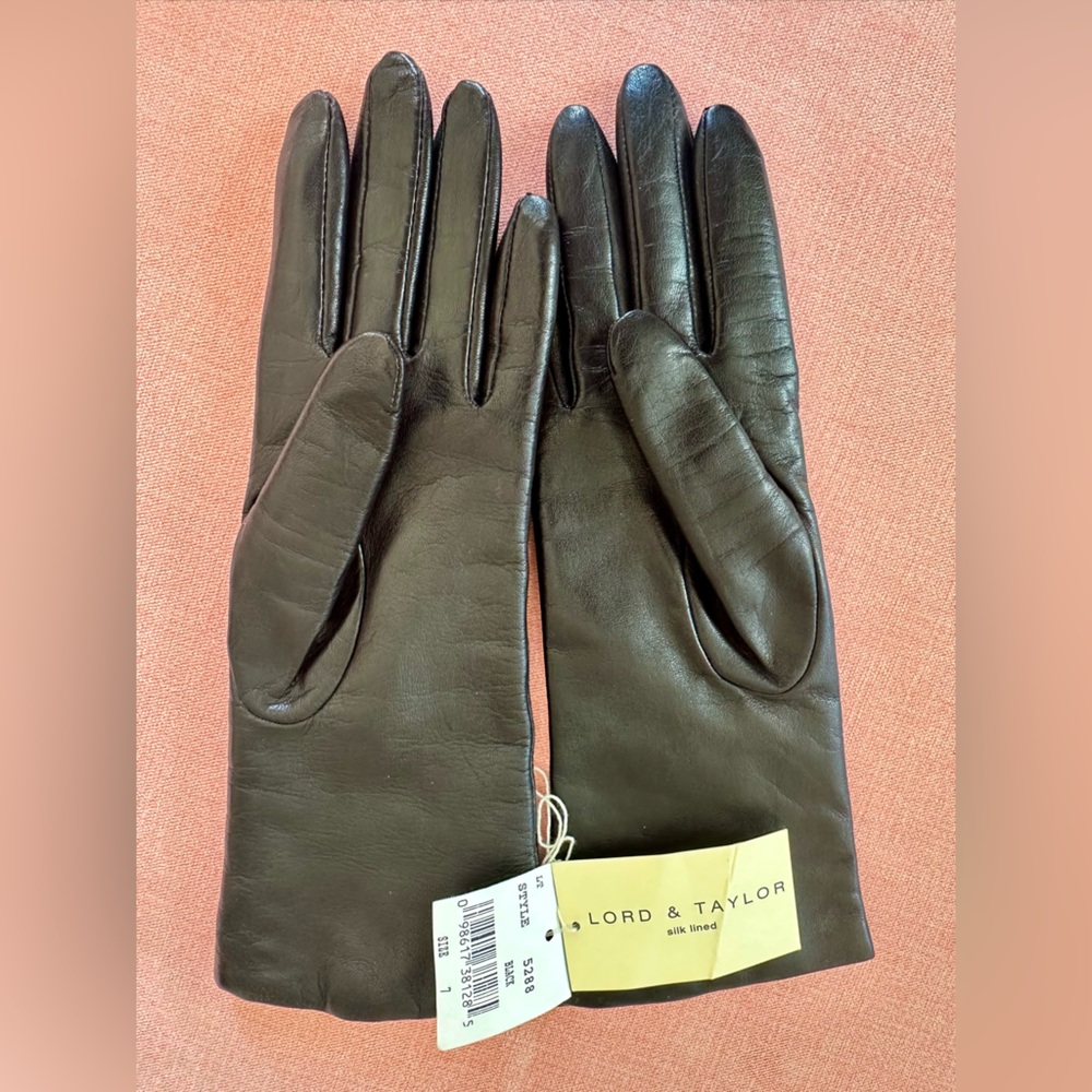BNWT Lord & Taylor Silk Lined Black Leather Gloves 🧤🖤